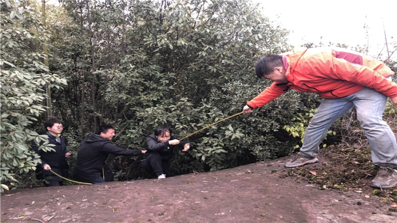 【致敬可愛中機(jī)人】為光明接力的攀登者